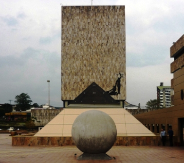 Plaza de la Justicia, obra escultórica de Ibo Bonilla